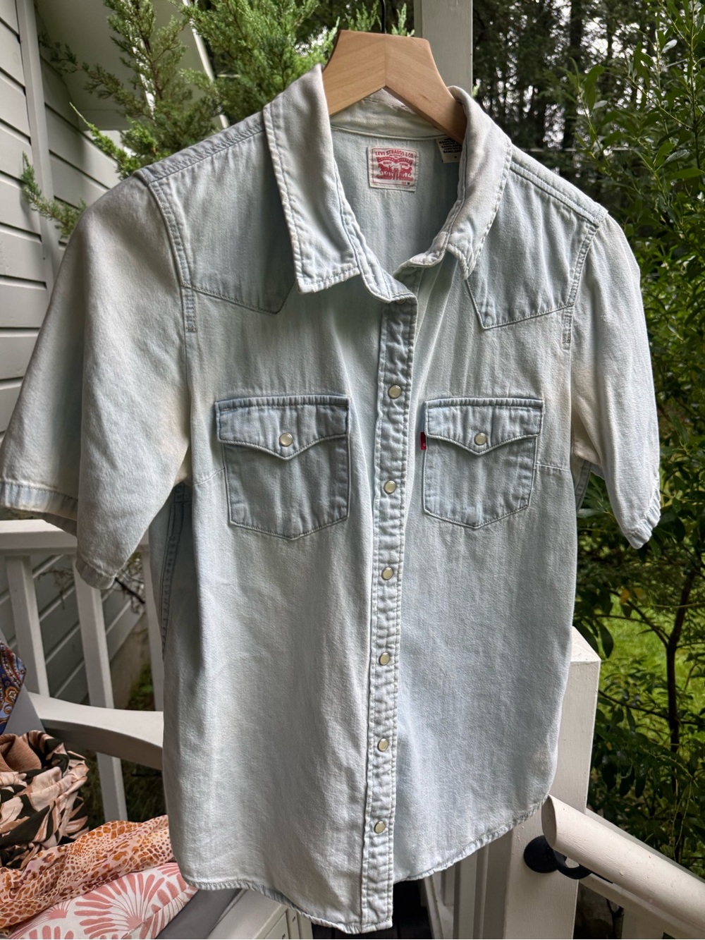 Levi's Women’s Light Wash Denim Short-Sleeve Western Shirt